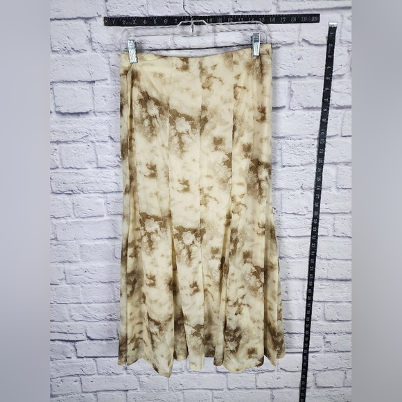 NWT Moon River skirt with flowy, tie dye design and stretch waist Size L - Picture 2 of 7